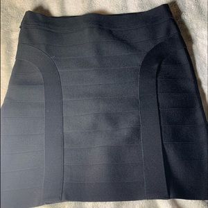 Guess form fitting skirt Sm. Size